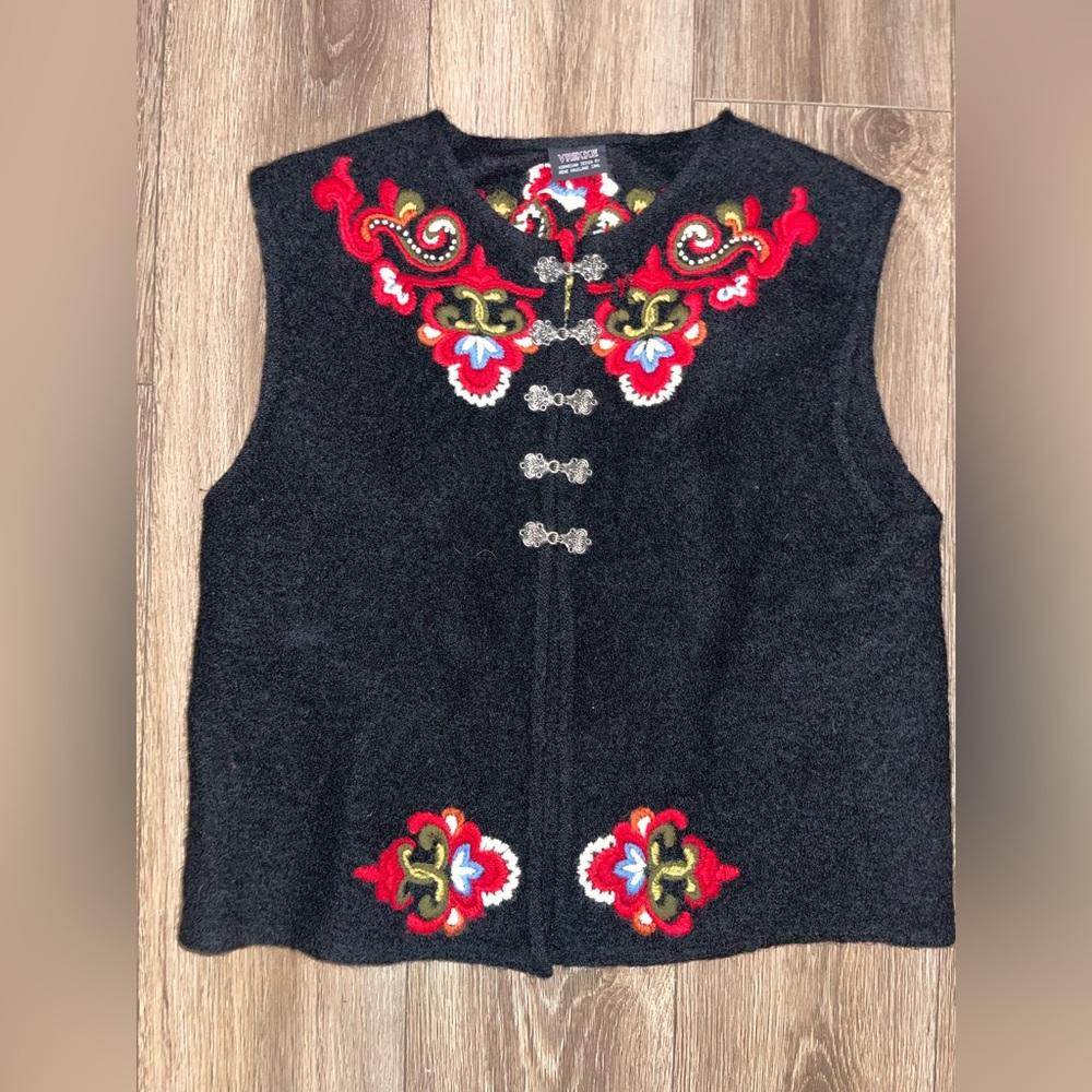 Vrikke Norwegian 100% Wool Embroidered Black Red Floral Sweater Vest Size XL